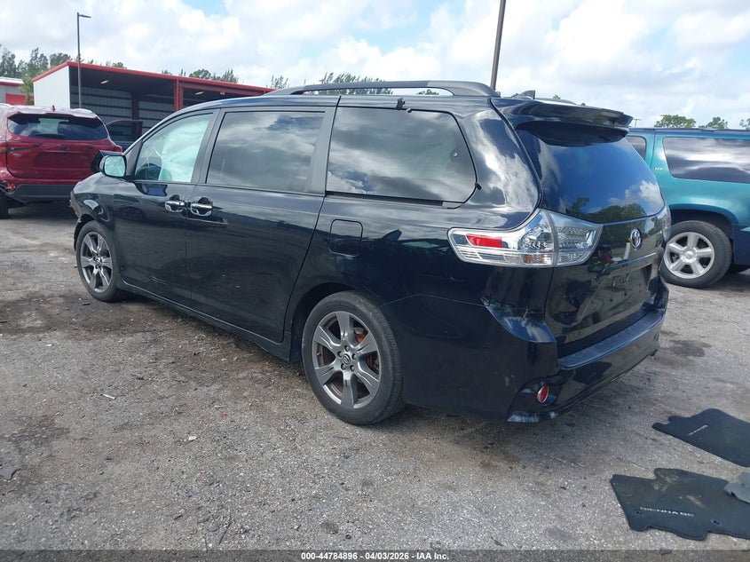 2018 Toyota Sienna Se Premium 8 Passenger