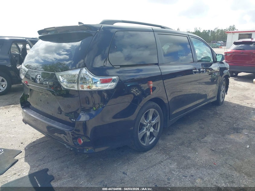 2018 Toyota Sienna Se Premium 8 Passenger
