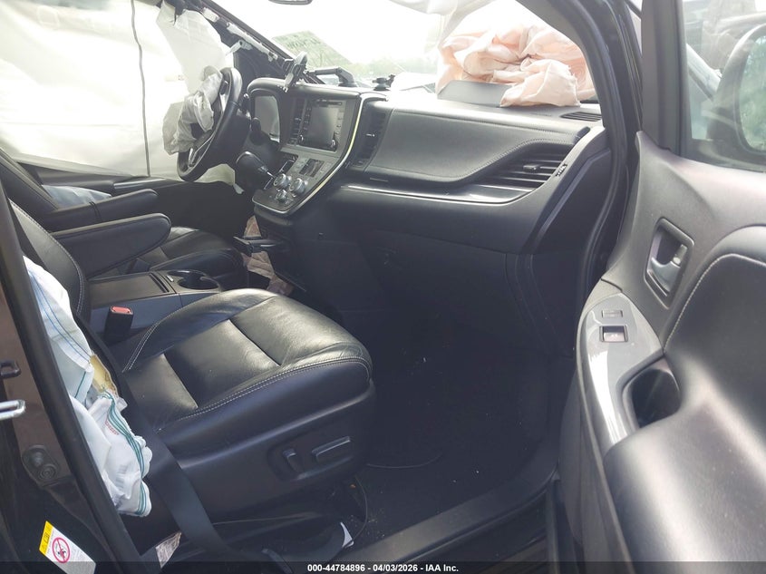 2018 Toyota Sienna Se Premium 8 Passenger