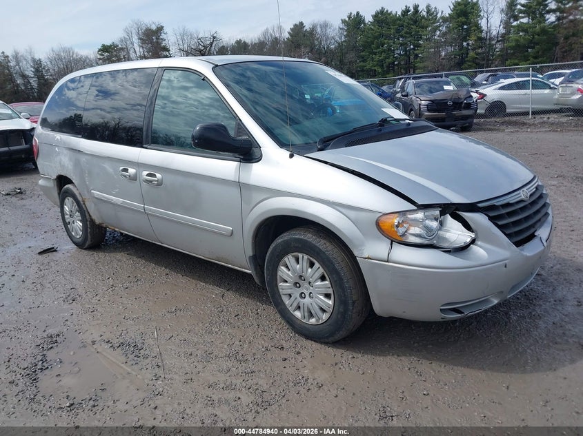 2005 Chrysler Town & Country Lx