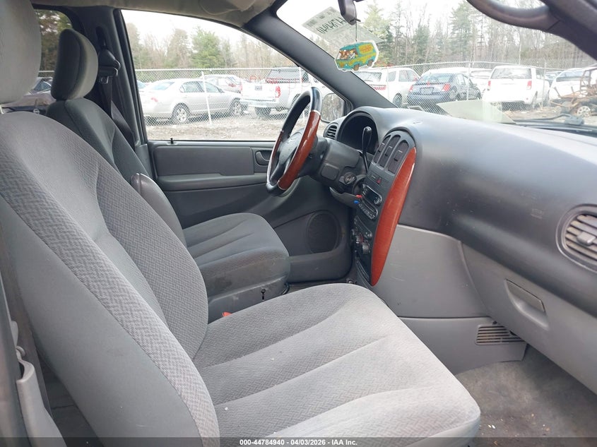 2005 Chrysler Town & Country Lx