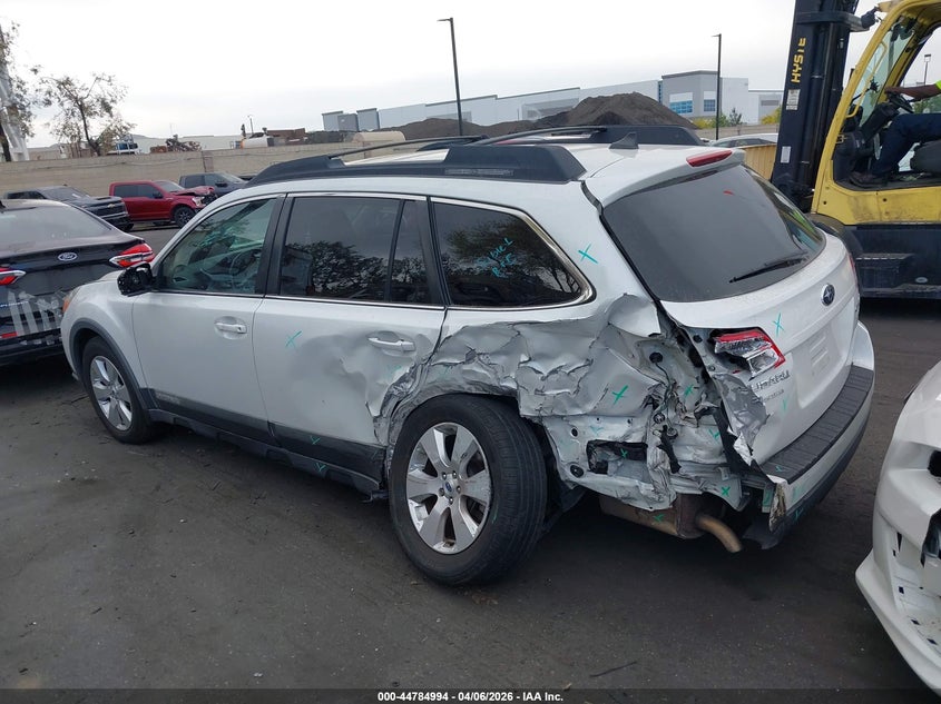 4S4BRBKC9C3292473 2012 Subaru Outback 2.5 2.5I Limited white