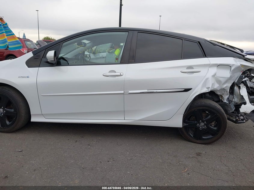 VIN JTDKAMFU6M3145166 2021 TOYOTA PRIUS XLE