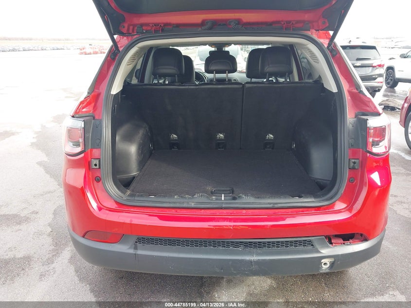 3C4NJDBB8JT139385 2018 Jeep Compass 2.4 Latitude 4x4 Red