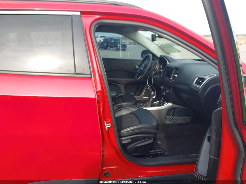 3C4NJDBB8JT139385 2018 Jeep Compass 2.4 Latitude 4x4 Red