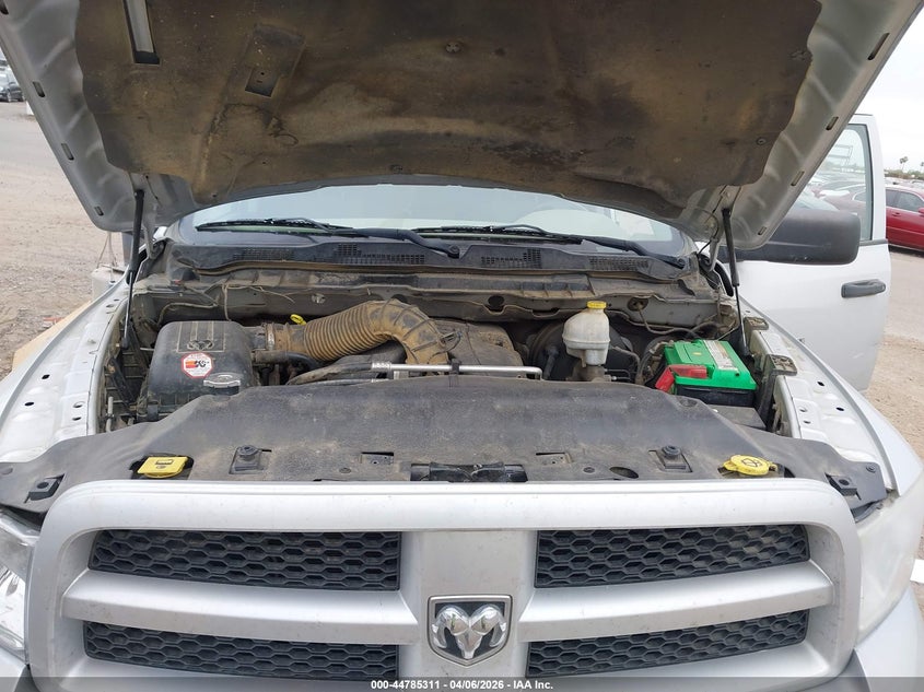 1C6RD7KT1CS164322 2012 Ram 1500 5.7 Ram St silver