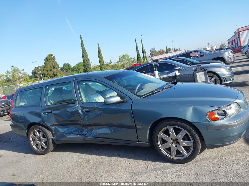 2004 Volvo V70 2.5T VIN: YV1SW59V042421188 Lot: 44785401