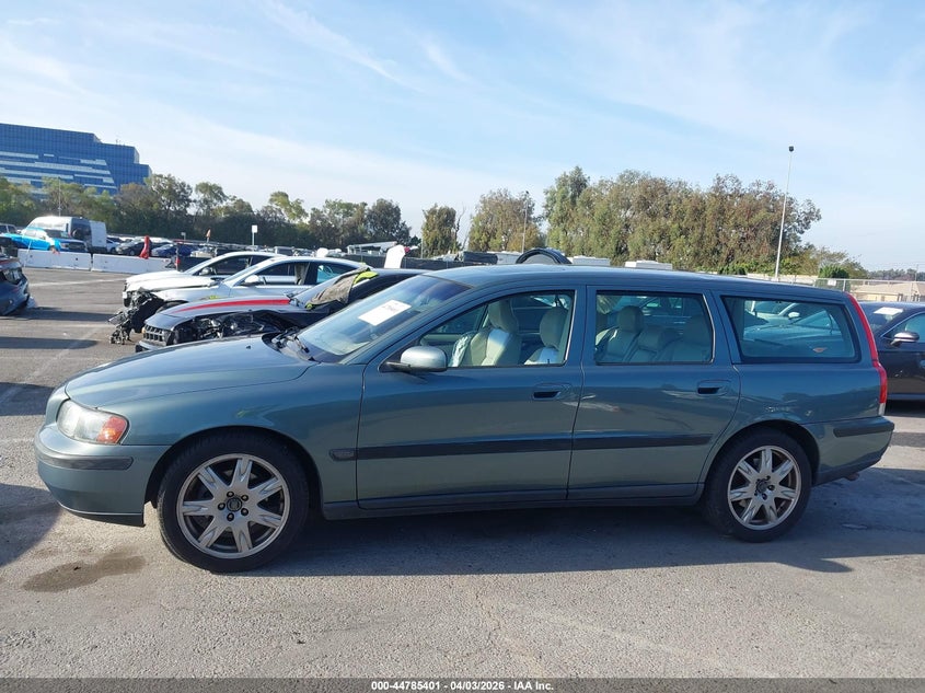 2004 Volvo V70 2.5T VIN: YV1SW59V042421188 Lot: 44785401