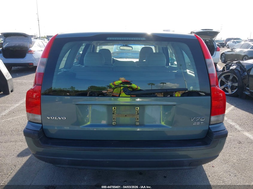 2004 Volvo V70 2.5T VIN: YV1SW59V042421188 Lot: 44785401