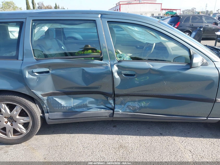 2004 Volvo V70 2.5T VIN: YV1SW59V042421188 Lot: 44785401