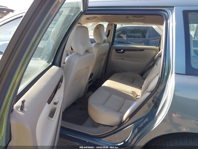 2004 Volvo V70 2.5T VIN: YV1SW59V042421188 Lot: 44785401