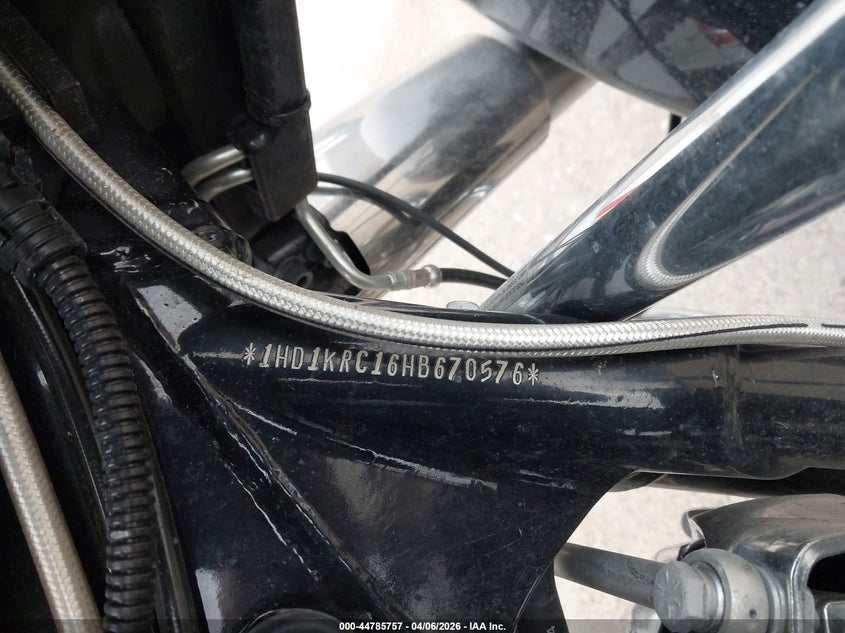 2017 Harley-Davidson Flhxs Street Glide Special VIN: 1HD1KRC16HB670576 Lot: 44785757