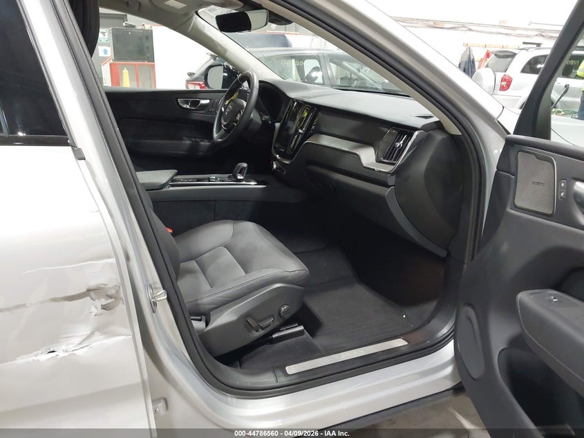 2025 Volvo Xc60 B5 Plus