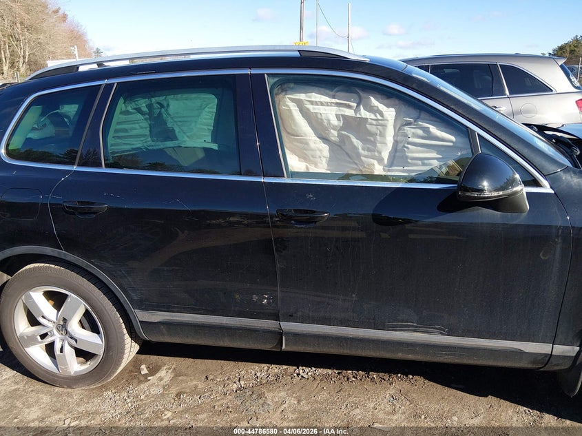 2014 Volkswagen Touareg 3.6L Lux VIN: WVGEF9BP1ED001446 Lot: 44786580