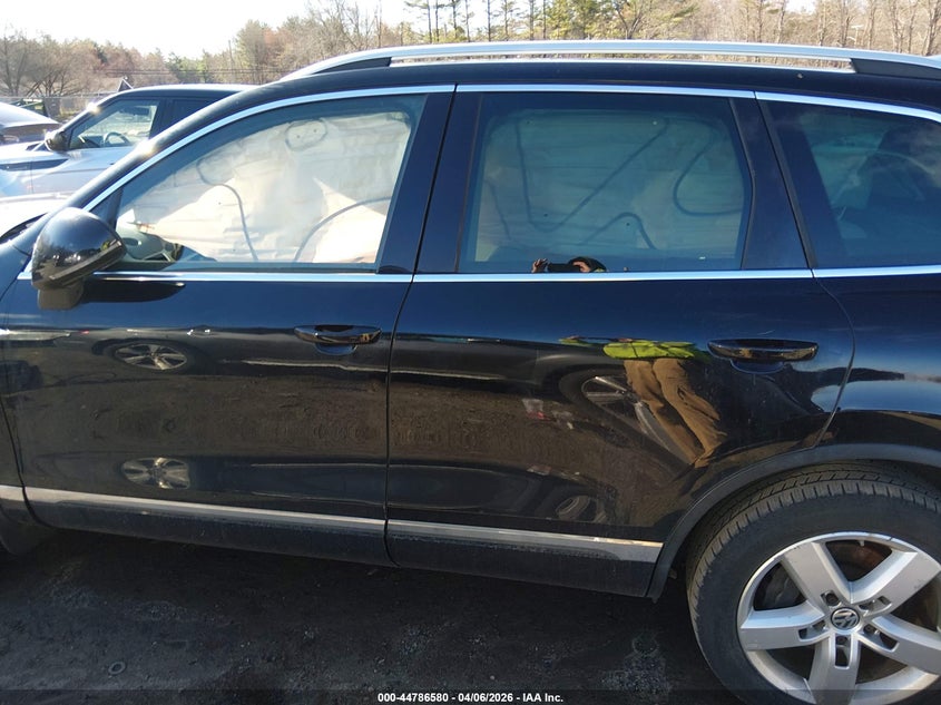 2014 Volkswagen Touareg 3.6L Lux VIN: WVGEF9BP1ED001446 Lot: 44786580