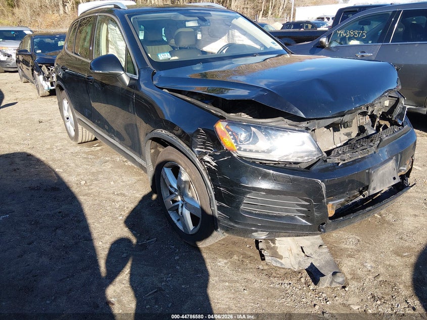 2014 Volkswagen Touareg 3.6L Lux VIN: WVGEF9BP1ED001446 Lot: 44786580