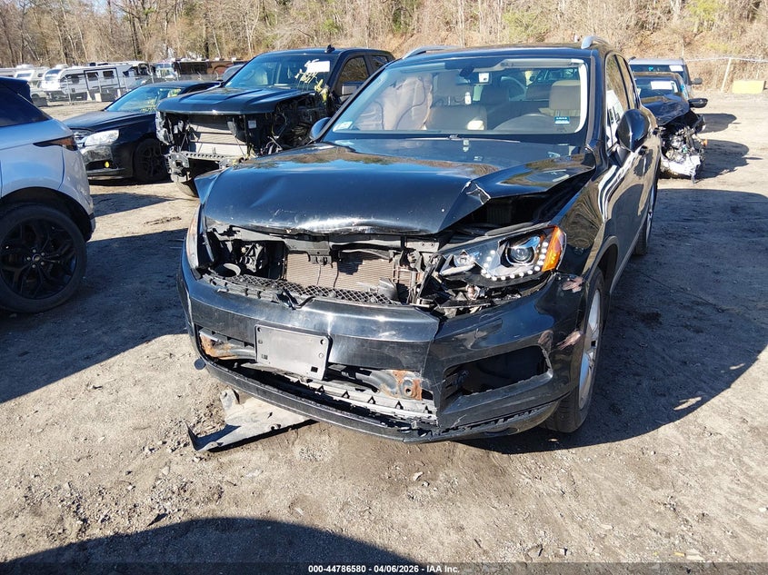 2014 Volkswagen Touareg 3.6L Lux VIN: WVGEF9BP1ED001446 Lot: 44786580