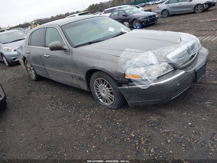 2003 Lincoln Town Car Signature