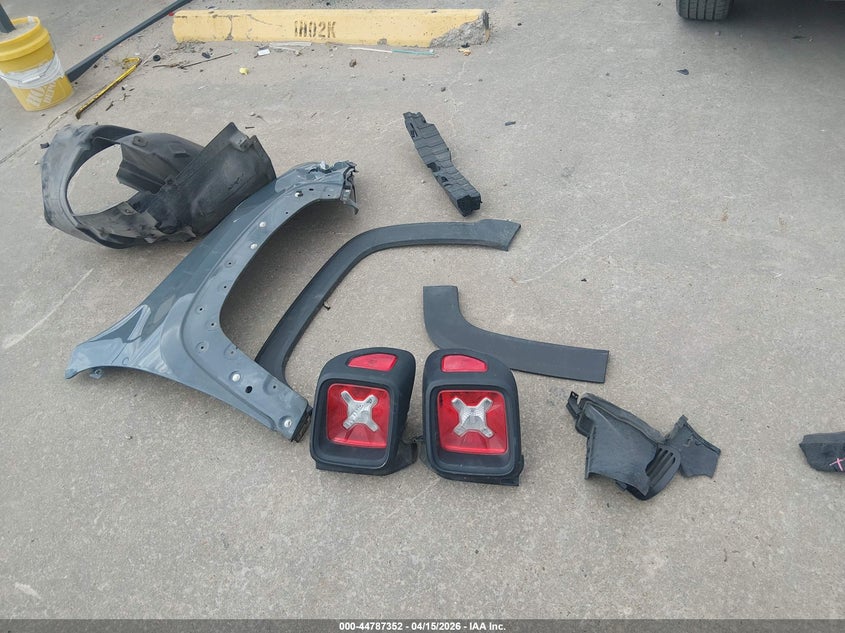 2017 Jeep Renegade Latitude Fwd VIN: ZACCJABB2HPG21096 Lot: 44787352