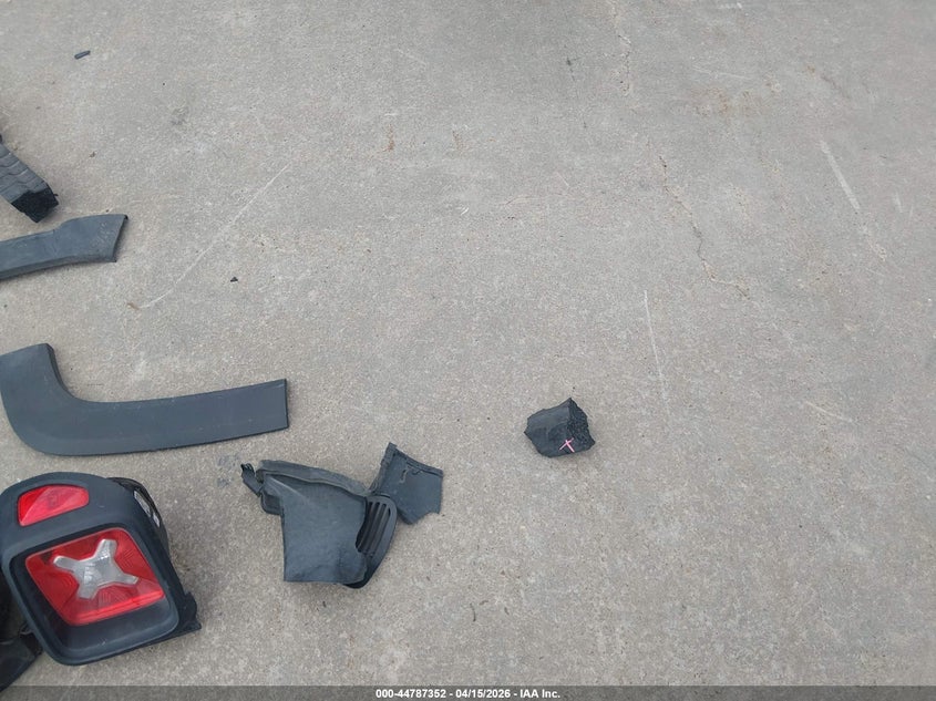 2017 Jeep Renegade Latitude Fwd VIN: ZACCJABB2HPG21096 Lot: 44787352