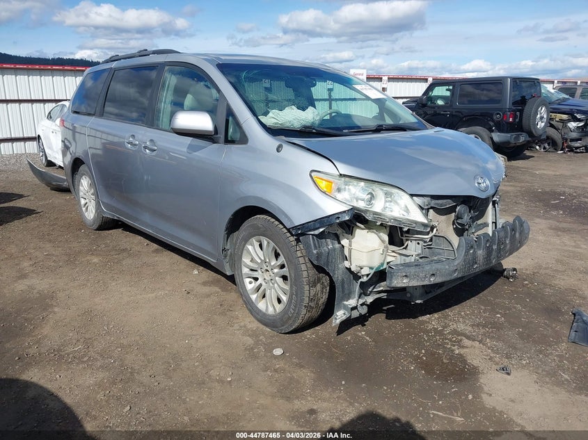 2014 Toyota Sienna Xle V6 8 Passenger