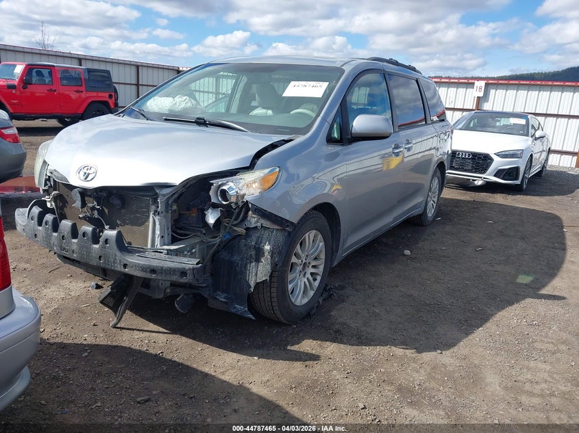 2014 Toyota Sienna Xle V6 8 Passenger