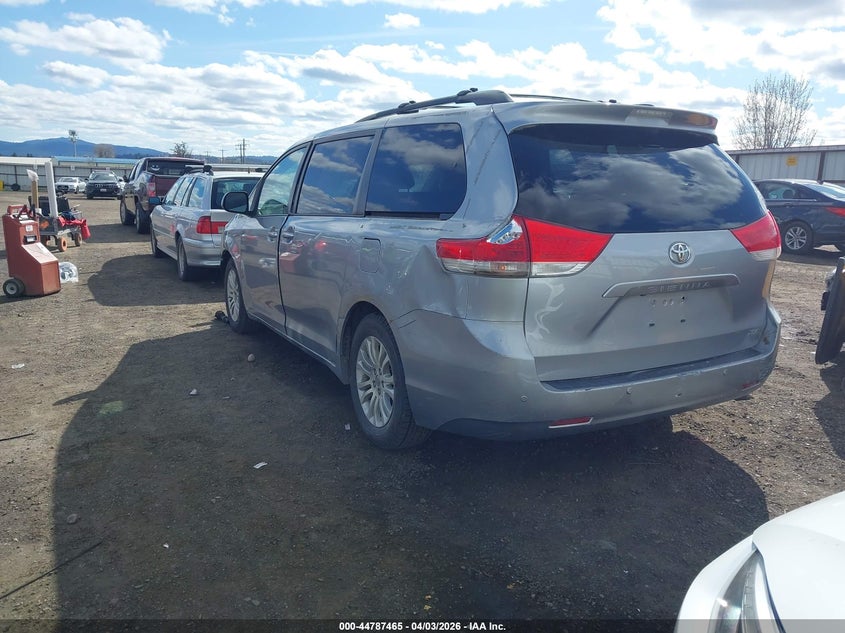 2014 Toyota Sienna Xle V6 8 Passenger