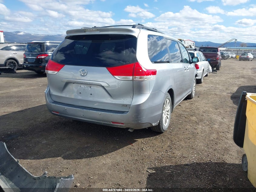 2014 Toyota Sienna Xle V6 8 Passenger