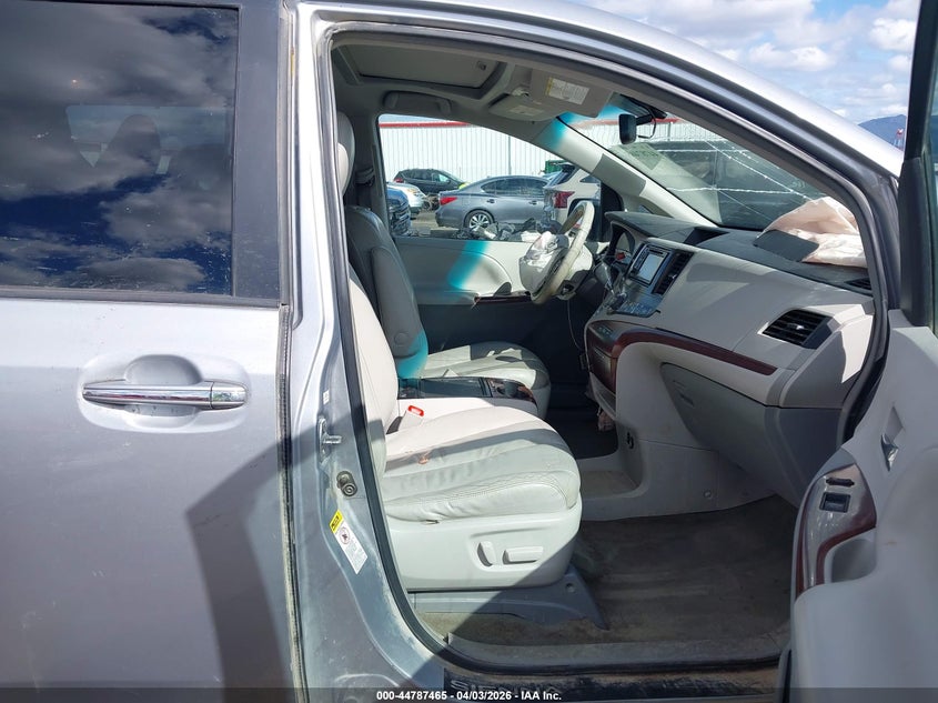 2014 Toyota Sienna Xle V6 8 Passenger