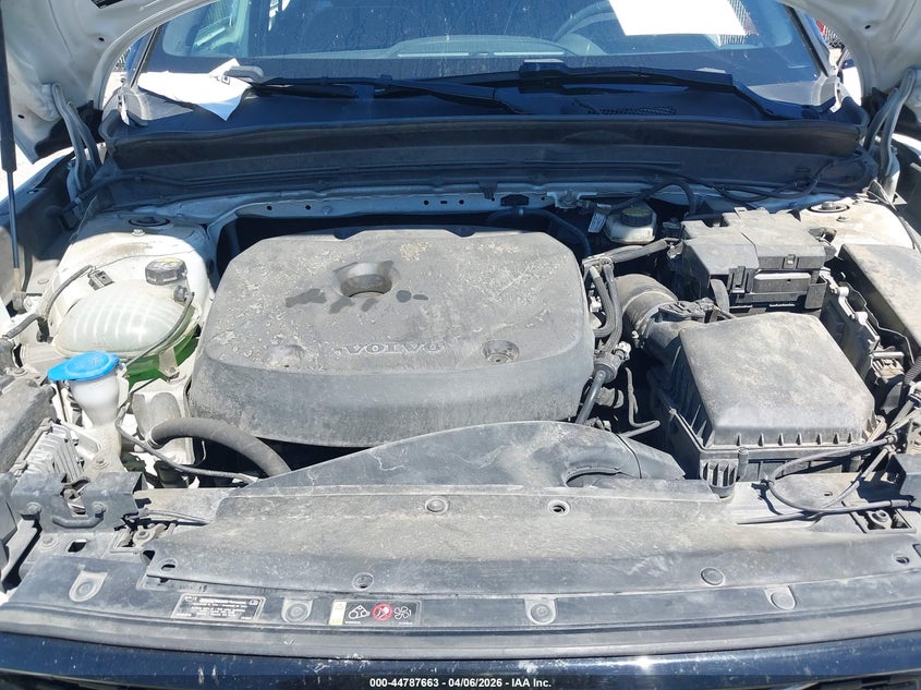 2019 Volvo Xc40 T5 R-Design VIN: YV4162UMXK2142646 Lot: 44787663