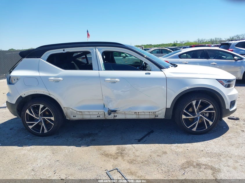 2019 Volvo Xc40 T5 R-Design VIN: YV4162UMXK2142646 Lot: 44787663