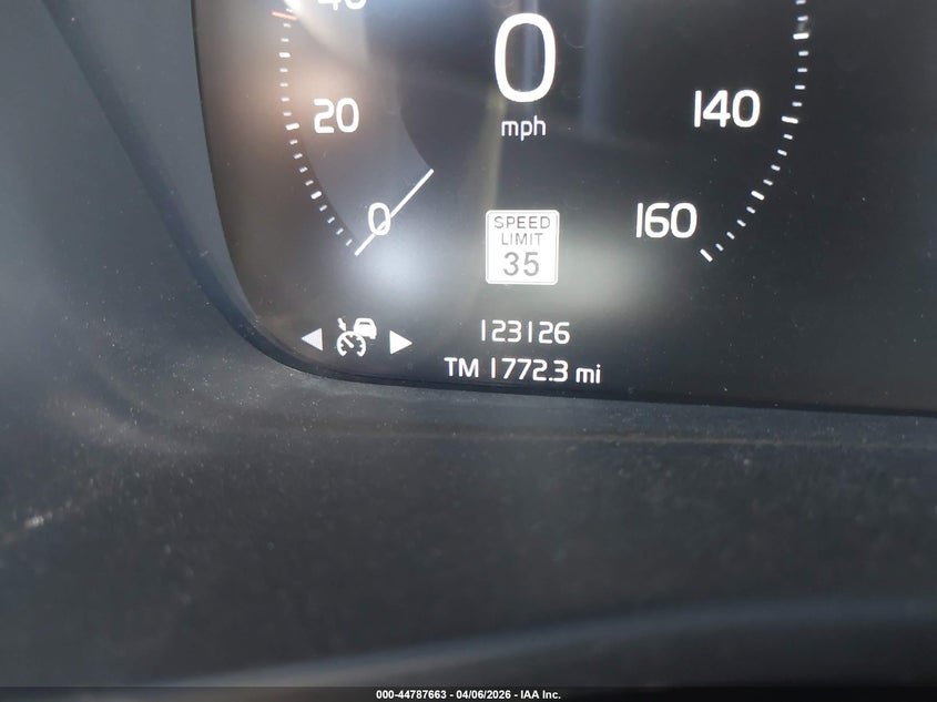 2019 Volvo Xc40 T5 R-Design VIN: YV4162UMXK2142646 Lot: 44787663