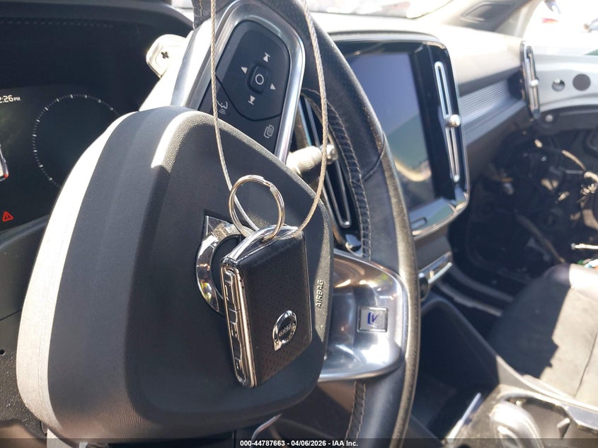 2019 Volvo Xc40 T5 R-Design VIN: YV4162UMXK2142646 Lot: 44787663