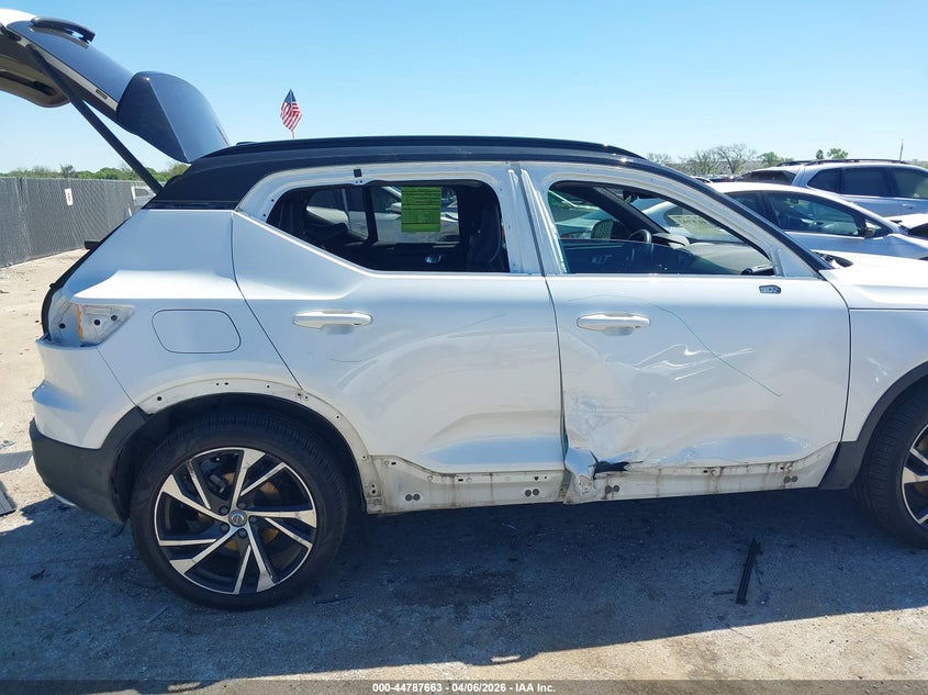 2019 Volvo Xc40 T5 R-Design VIN: YV4162UMXK2142646 Lot: 44787663