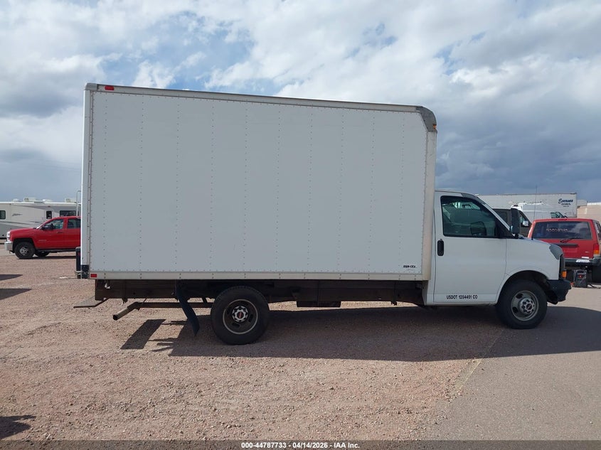 2006 GMC Savana Cutaway Work Van VIN: 1GDJG31U561152518 Lot: 44787733