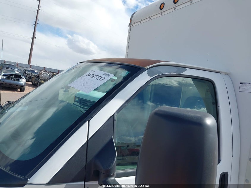 2006 GMC Savana Cutaway Work Van VIN: 1GDJG31U561152518 Lot: 44787733