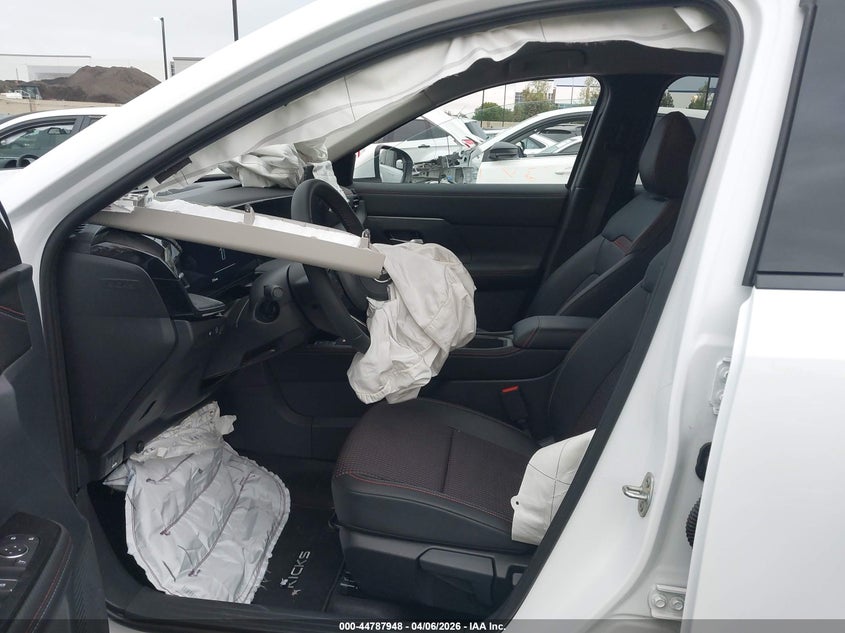 2025 Nissan Kicks Sr Fwd