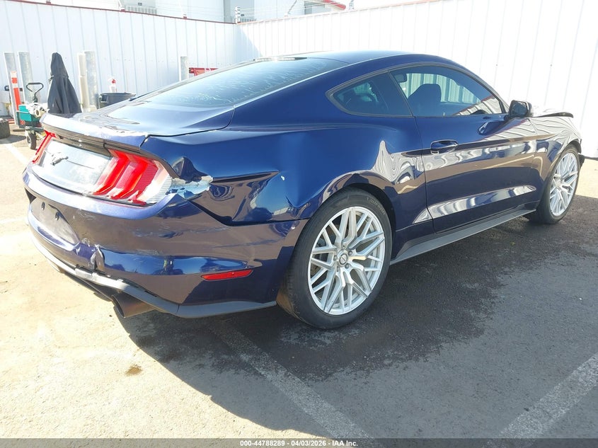 FORD MUSTANG - zdjęcie 4