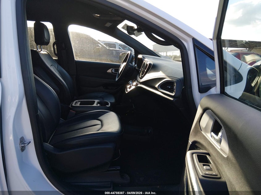 2024 Chrysler Pacifica Hybrid S Appearance Pkg