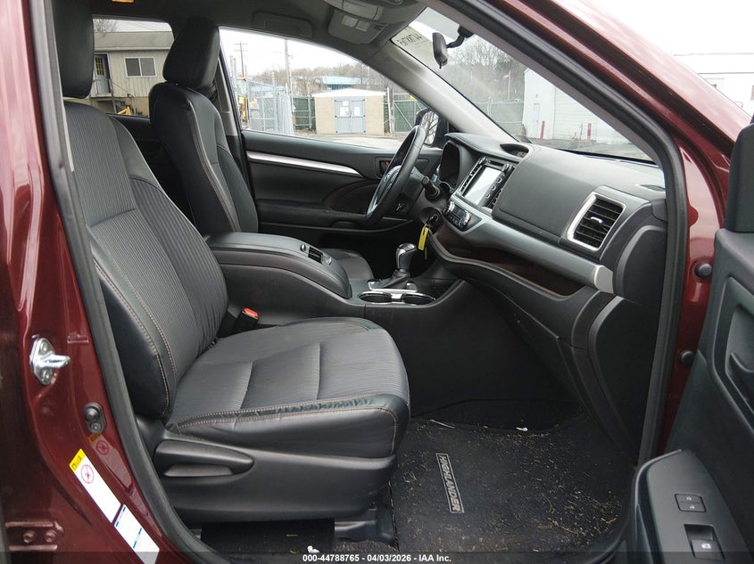 2016 Toyota Highlander Le Plus V6