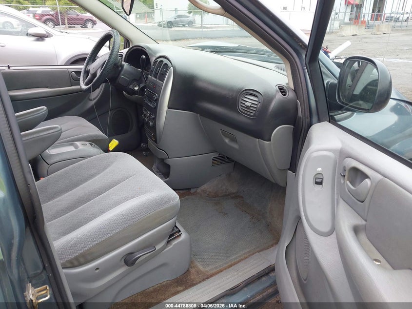 2005 Chrysler Town & Country Touring