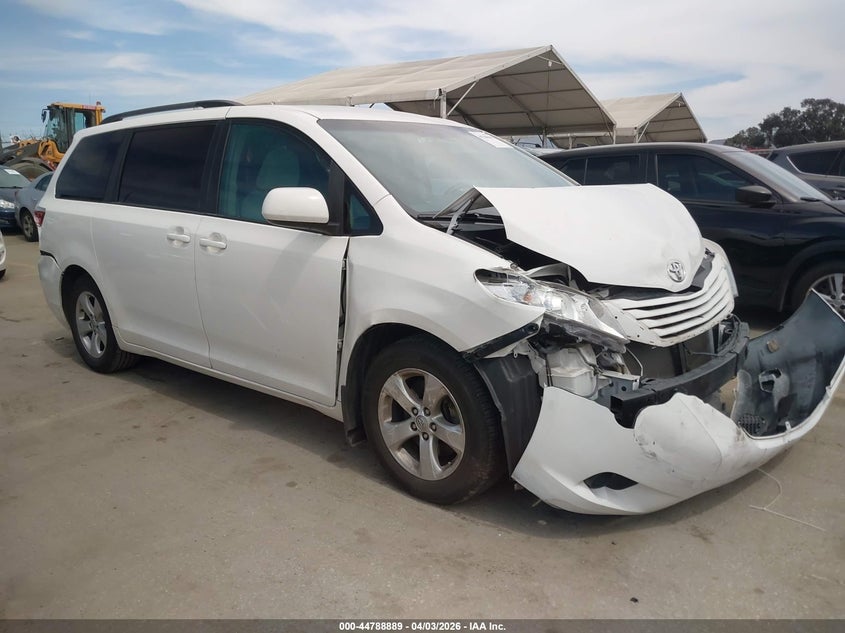 2016 Toyota Sienna Le 8 Passenger