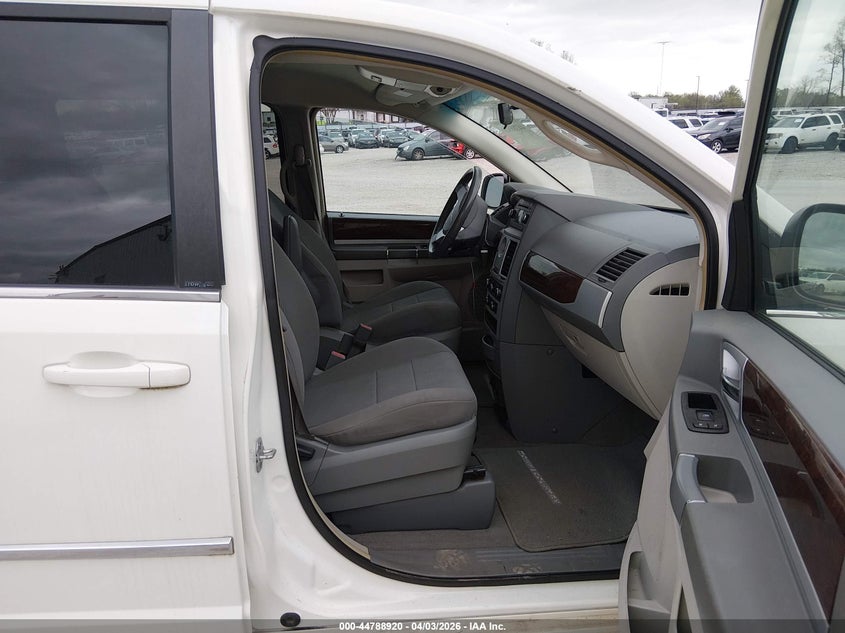 2010 Chrysler Town & Country Touring