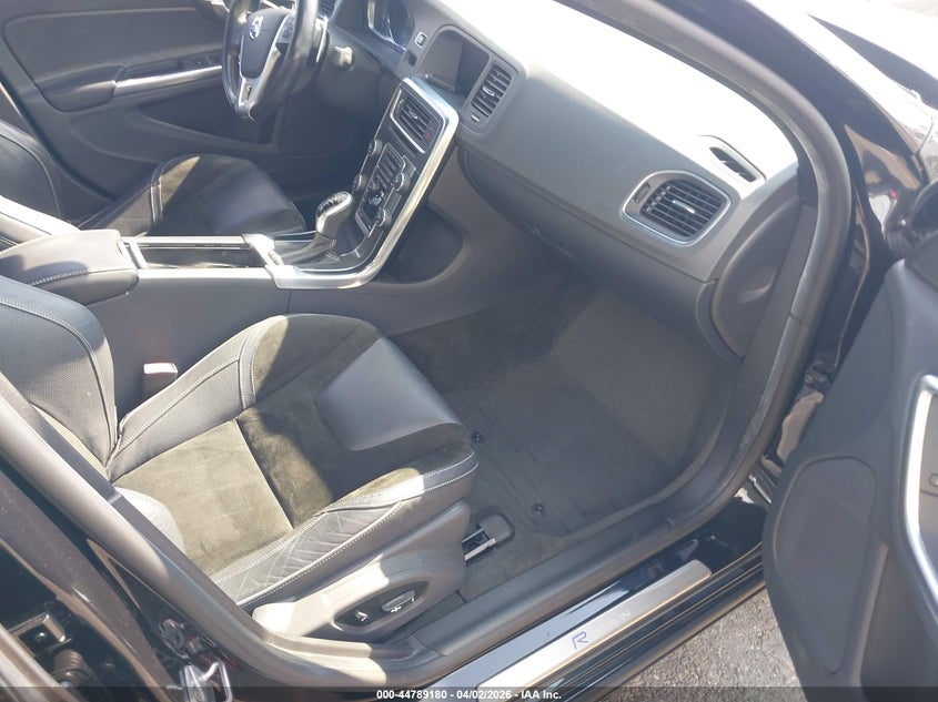 2015 Volvo S60 T6 R-Design