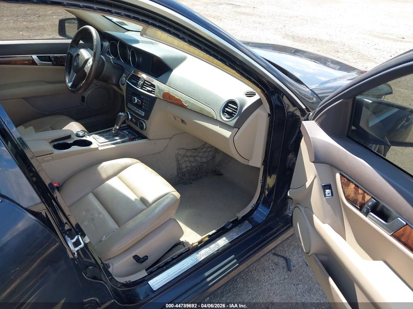 2012 Mercedes-Benz C 300 Luxury 4Matic/Sport 4Matic