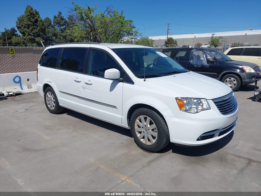 2016 Chrysler Town & Country Touring