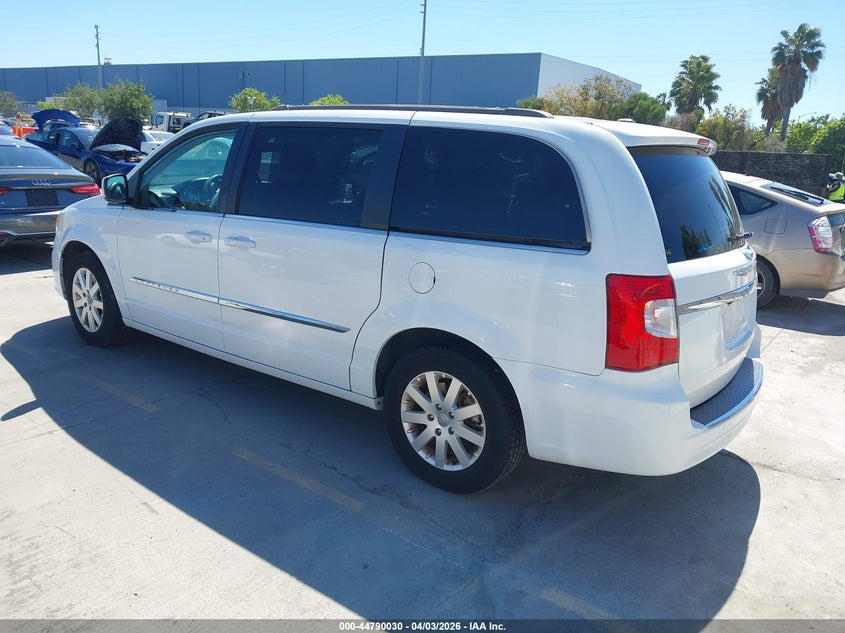 2016 Chrysler Town & Country Touring