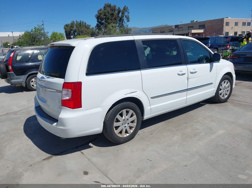 2016 Chrysler Town & Country Touring