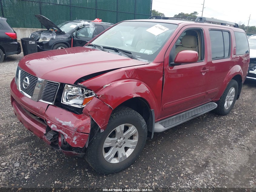 2005 Nissan Pathfinder Le