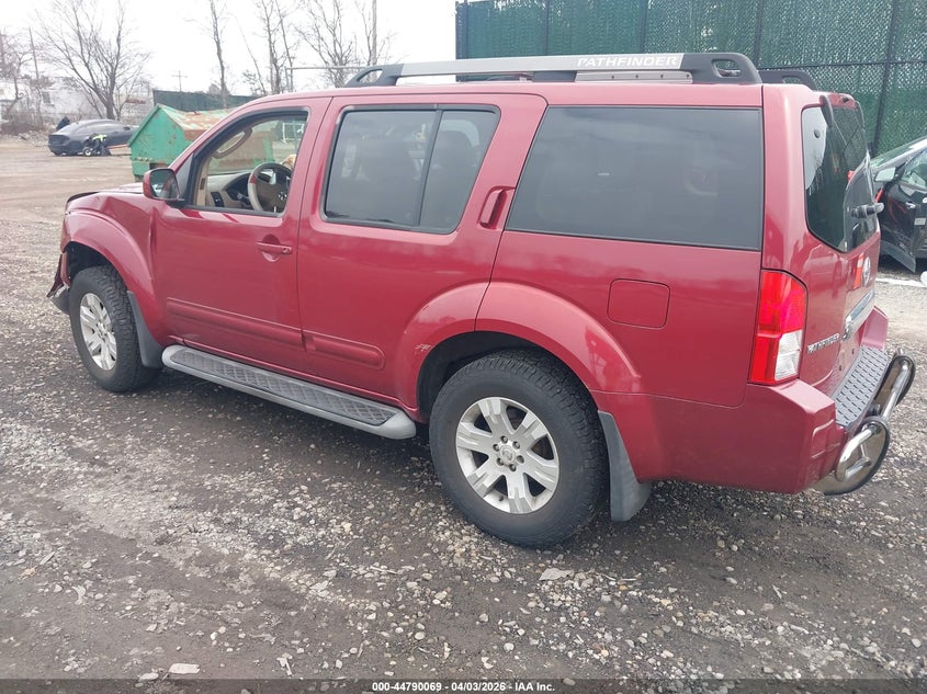2005 Nissan Pathfinder Le